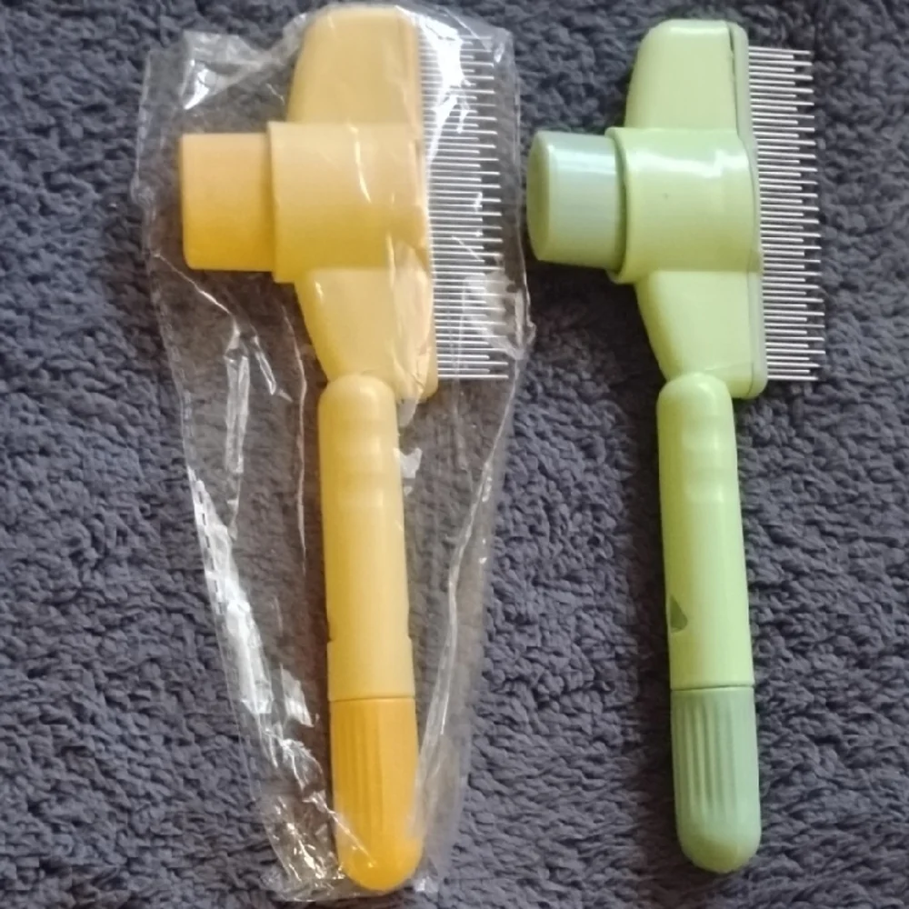 Pet Grooming Combs in Yellow and Green